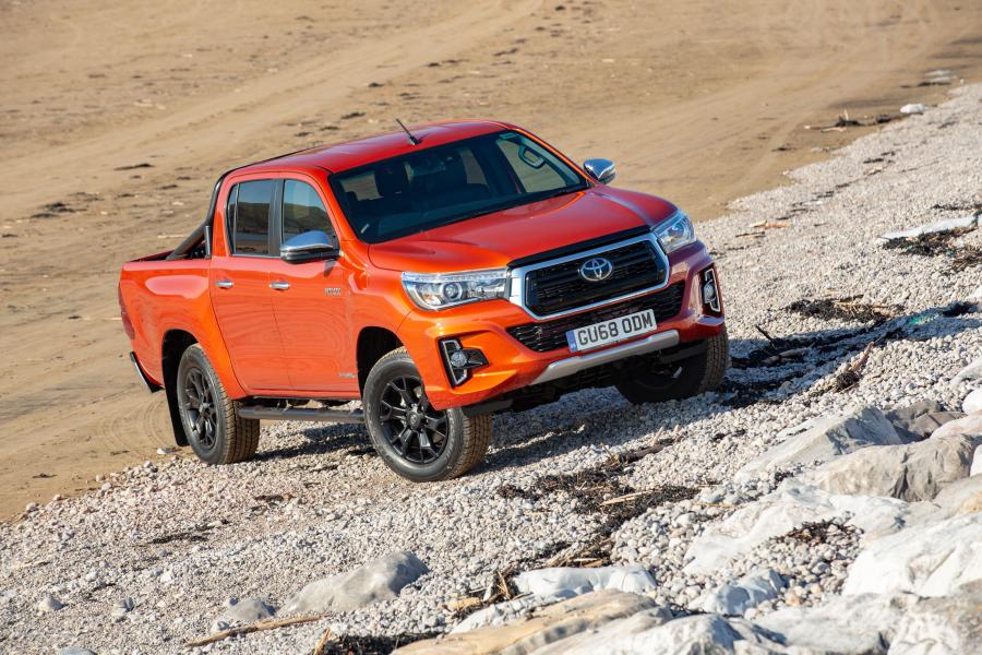  Toyota Hilux Invincible X Double Cab 2018 года  (UK) (фото 13 из 40)